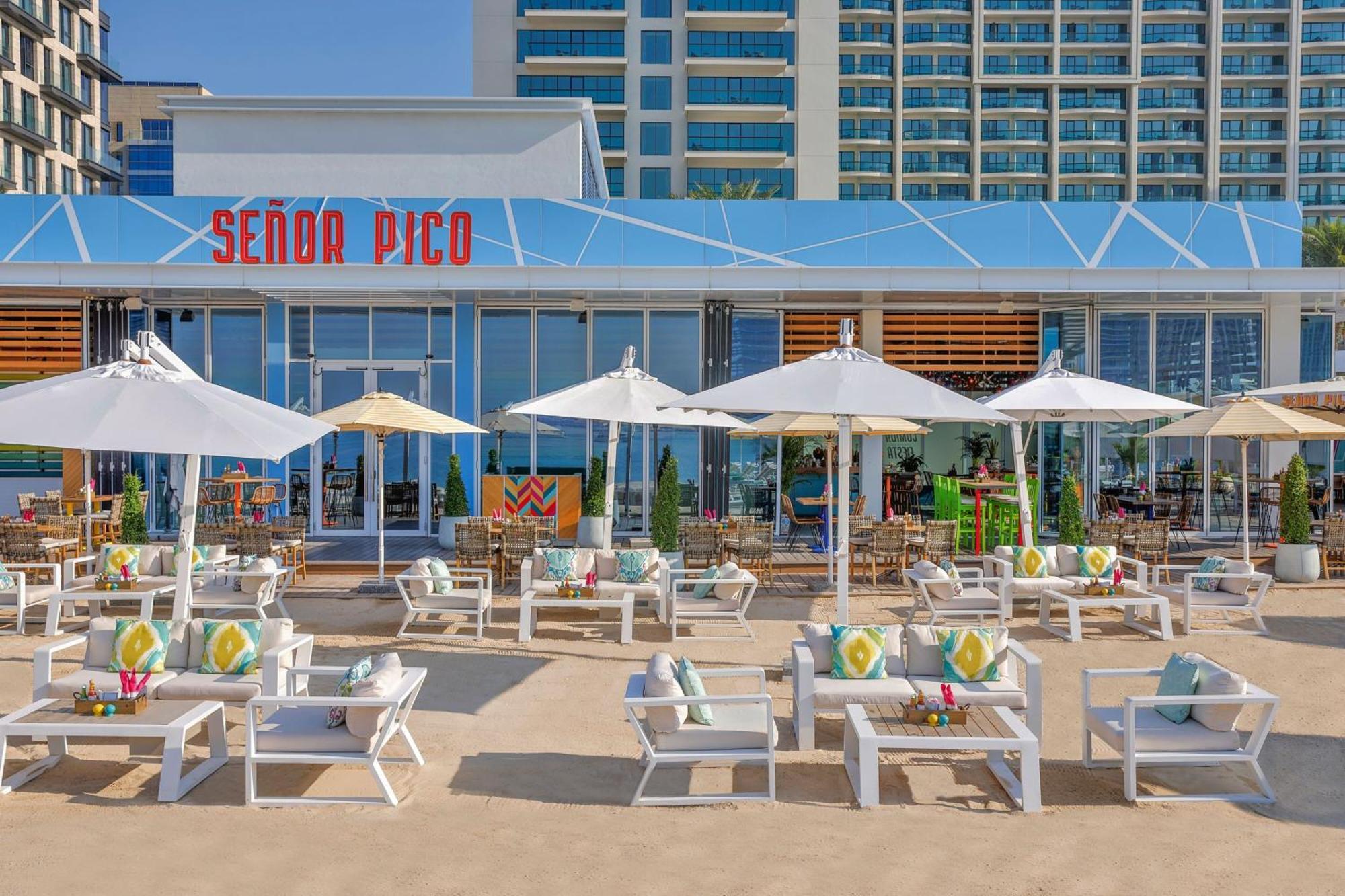 Marriott Resort Palm Jumeirah, Dubaj Kültér fotó The beach club at the Wynn