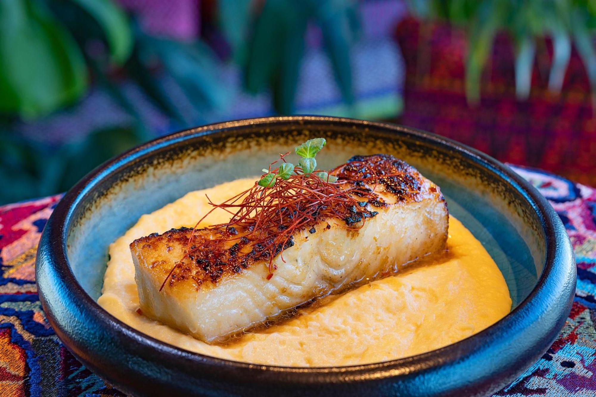 Marriott Resort Palm Jumeirah, Dubaj Kültér fotó A dish of halibut